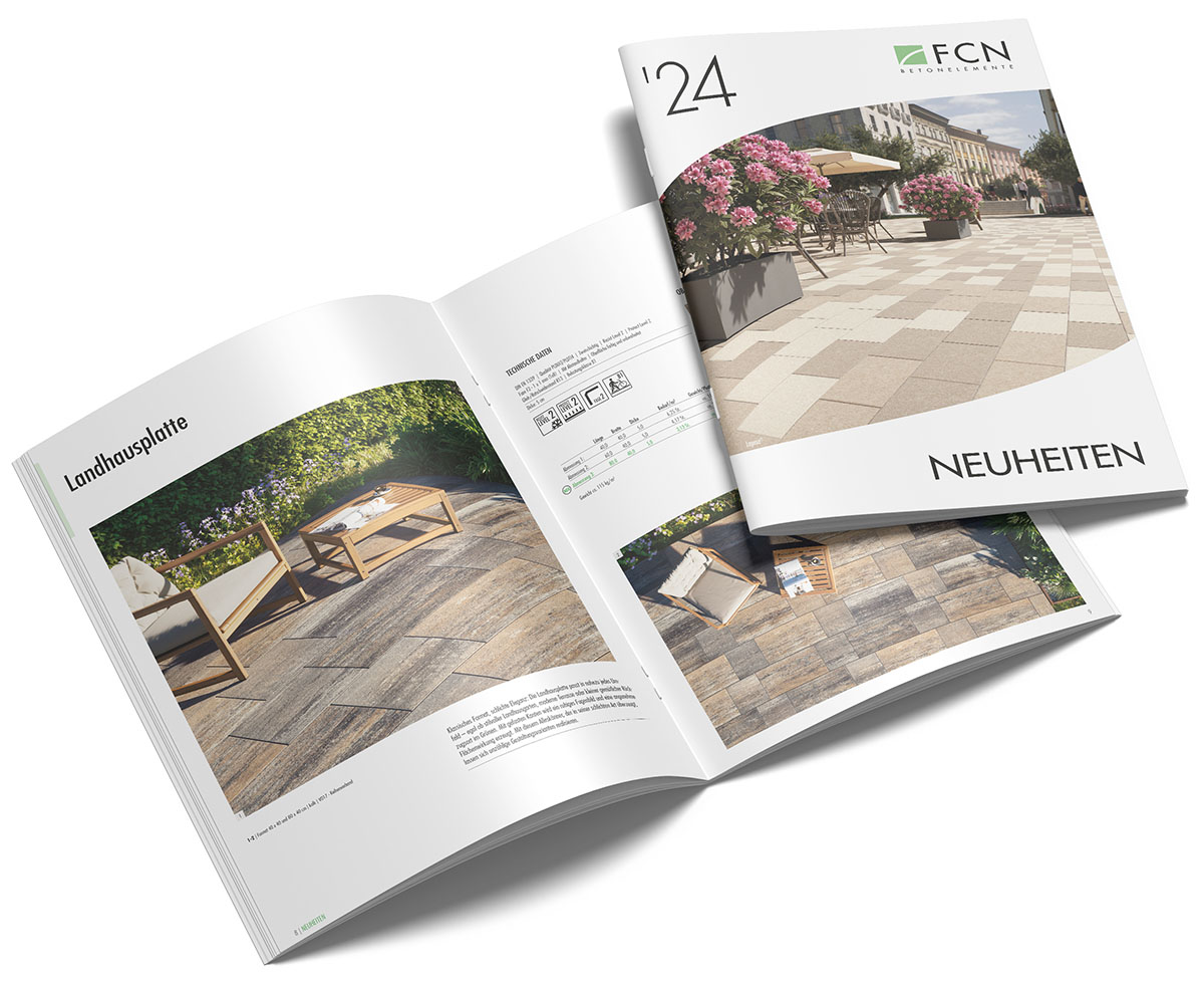 Ein aufgeschlagenes und ein geschlossenes Exemplar des FCN-Neuheiten-Katalogs liegen übereinander