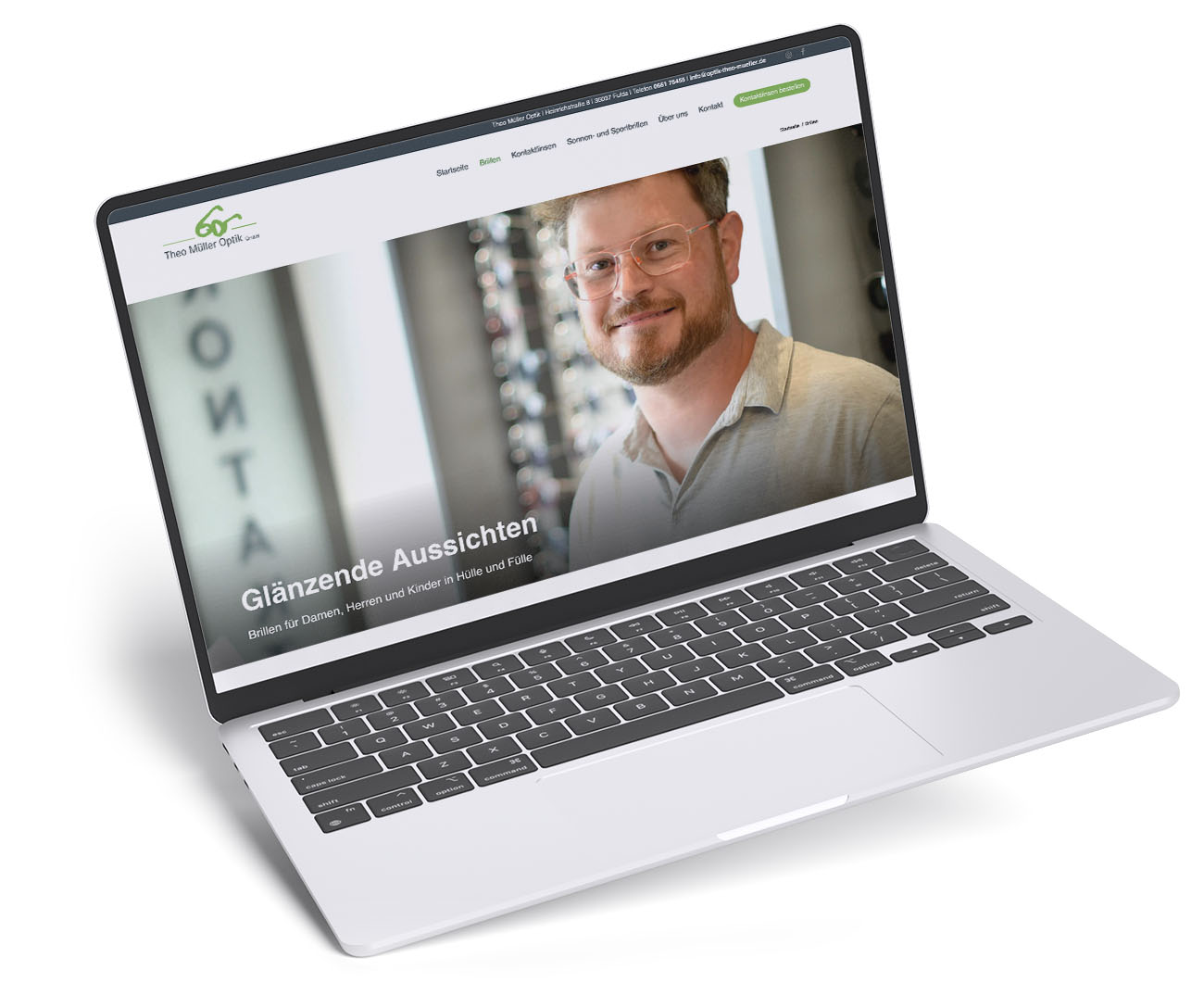 Ein Laptop, auf dessen Display die Website von Optik Theo Müller zu sehen ist