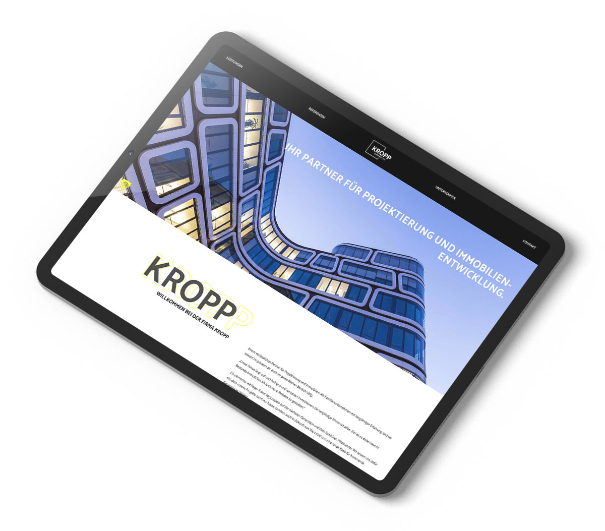 Ein Tablet flach liegend, auf dessen Display die Website der KROPP GmbH zu sehen ist